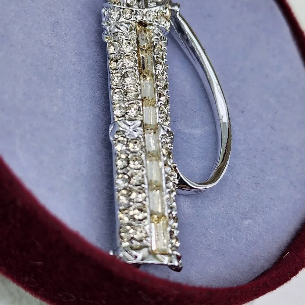 Vintage Rhinestone Golf Bag Brooch Silver Tone Crystal Clubs Sports Golfer Pin